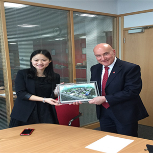 我院与英国利兹三一大学达成初步合作意向